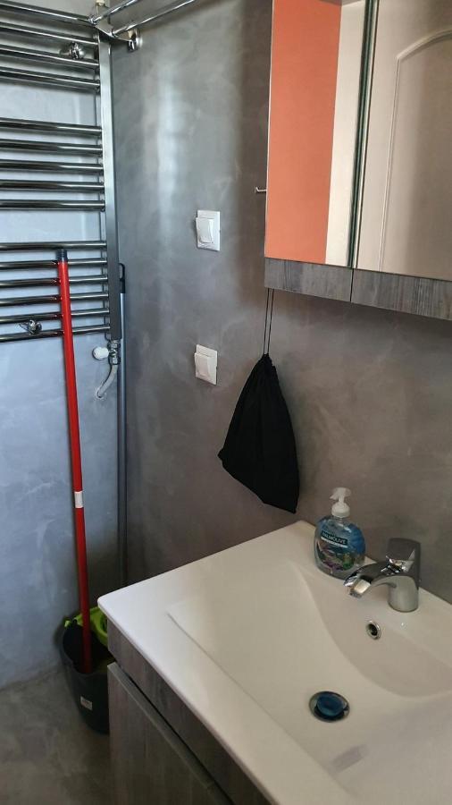 Theos Apartment أليكسانثيربوليس المظهر الخارجي الصورة